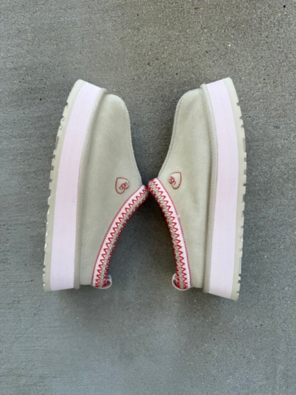 UGG tazz love slippers new no box